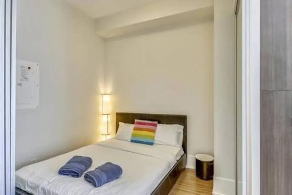 Elegant Condo Downtown On Front West Street II Toronto Canada